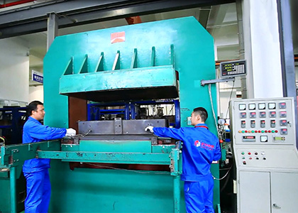 8、模壓機(jī).jpg